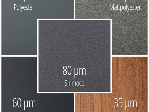 Auswahl an Pfannenblech-Beschichtungen von 25 um Polyester bis 80 um Shimoco, inklusive THD und Holzoptik Strukturpolyester, zur Anpassung an spezifische Einsatzanforderungen