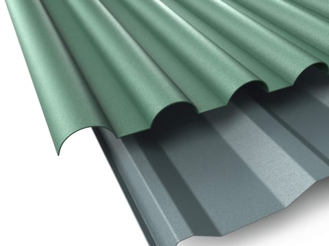 Hochwertige Wellprofilplatten, ideal für robuste Dacheindeckungen, in attraktivem Grün mit Schattierungseffekt für stilvolle und funktionale Bauten
