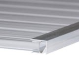 Abschlussprofil Oberseite aus blankem Aluminium, 10 mm, Detailansicht an einer Platte