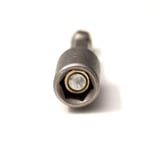 BIT-Stecknuss aus blankem Edelstahl, Stirnansicht mit sechskantiger Oeffnung und Magnet
