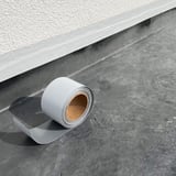 DACHPROTECT Dach Reparaturband EPDM schwarz Rolle auf dunklem Untergrund