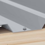 Edelstahlschraube Fenstergrau RAL 7040 in Tiefsicke einer Profilplatte auf Holzkonstruktion