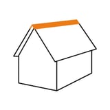 Anwendungsbeispiel: Schematische Darstellung eines Satteldachs mit Firstblech in Orange