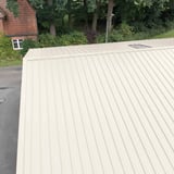 Dachansicht mit Firstblech flach Reinweiß RAL 9010 Stahl 0,50 mm