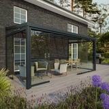 Glasschiebetüren Seitenwand in RAL 7016 Anthrazitgrau an einem Gartenhaus
