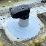 Kabeldurchführung DACHPROTECT Aluminium schwarz-silber, Detail der Dachabdichtung