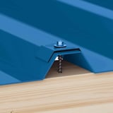 Kalotte Enzianblau RAL 5010 mit Schraube auf Trapezblech und Holzunterkonstruktion