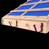 Mehrere kirschrote Konsolrinnenhalter aus Stahl an einer Holzkonstruktion, Montagebeispiel am Dach