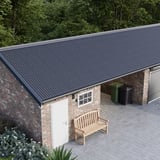 Dach einer Garage mit schwarzer Kunststoff Profilplatte ReWell 94/34, 2,20 mm Stärke, als Anwendungsbeispiel