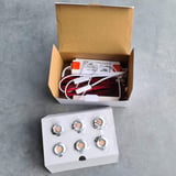 Inhalt des LED Beleuchtung Starter Sets: sechs blanke Leuchten und Verkabelung mit Trafo