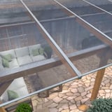 Verlegung der 16 mm Polycarbonat Stegplatte klar auf einer Terrassenüberdachung