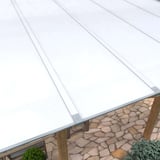 Verlegte Polycarbonat Stegplatten 16 mm Opal-Weiß auf einer Terrassenüberdachung