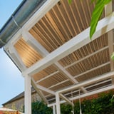 Verlegte Scobalit Polycarbonat Wellplatte 76/18, 2,60 mm, bronze, als Terrassendach von unten