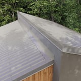 Pultabschluss Aluminium Graualuminium (RAL 9007) auf einem Pultdach mit Trapezblechen verlegt