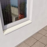 Reinweiße Sohlbank aus Stahl 0,50 mm an einem Fenster verbaut, Anwendungsbeispiel