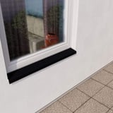 Sohlbank Tiefschwarz RAL 9005 aus Stahl 0,50 mm, Polyester 25 µm beschichtet, verbaut unter Fenster