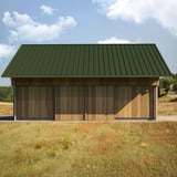Stehfalzblech 33/500-LR in Chromoxidgrün auf einem Holzgebäude, Anwendungsbeispiel