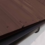 Stehfalzblech 33/500-LR Dach in Schokoladenbraun RAL 8017, Detail der Befestigung mit Schrauben und Dachrinne