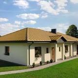 Stehfalzblech PD-510-S Trapez, sandgelb, 0,50 mm, auf einem Bungalowdach verlegt