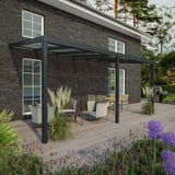 Terrassenüberdachung RAL 7016 an Hauswand mit Polycarbonatdach 16 mm