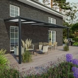 Terrassenüberdachung in RAL 7016 mit 16 mm Polycarbonatdach an einem Haus