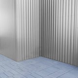 Ecke einer Wandverkleidung aus Trapezblech 20/1100 Wand in Weißaluminium, vertikal verlegt