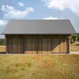 Trapezblech T20M in Weißaluminium als Dacheindeckung einer Holzscheune, Verlegung