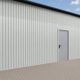 Verlegung von Polmetal Trapezblech T7M Wand in Lichtgrau an einer Gebaeudefassade mit Tuer