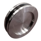 Runder Türgriff aus blankem Aluminium, Hauptansicht, mit schwarzem Dichtungsring in der Mitte