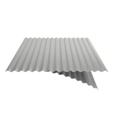 Wellblech 18/1064 in Weißaluminium RAL 9006, teilweise umgeklappt mit sichtbarer Anti-Tropf-Beschichtung