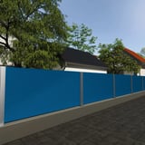 Wellblech PF25W Enzianblau als Sichtschutzzaun im Garten, montiert zwischen silbernen Pfosten