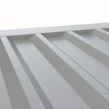 Zahnblech ungelocht, Weißaluminium RAL 9006, von oben auf Trapezblechprofilen liegend