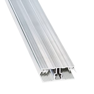 A2 Deckprofil Mittelprofil 16 mm aus blankem Aluminium, schraeg von oben, mit Gummi Auflageband