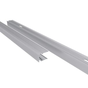 Abschlussprofil Unterseite aus blankem Aluminium, 16 mm, zwei Profile schraeg von oben