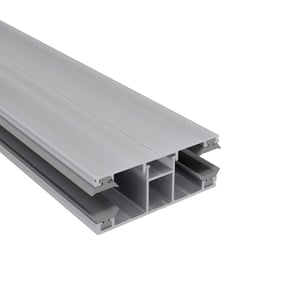 DUO Mittelprofil 10 mm aus blankem Aluminium, Seitenansicht mit sichtbaren Kammern und Nuten