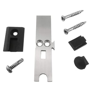 Mitnehmer aus blankem Aluminium mit Schrauben und schwarzen Gummiteilen