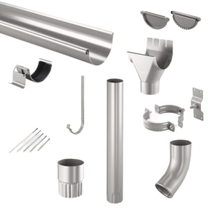 Stahl Dachrinnen Sparpaket in Graualuminium, alle Einzelteile wie Rinne, Fallrohr, Boegen und Halterungen freigestellt