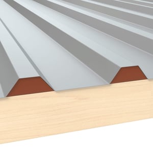 Zahnblech ungelocht, Stahl 0,75 mm, Kupferbraun RAL 8004, auf Holzunterkonstruktion