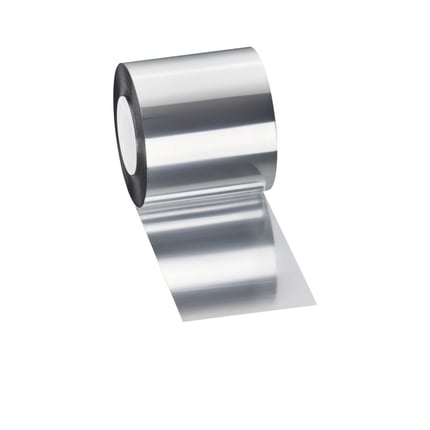 Aluminium Klebeband Rolle, silber, freigestellt auf weissem Hintergrund