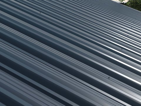 Detailaufnahme eines Hochprofils für den industriellen Hallenbau