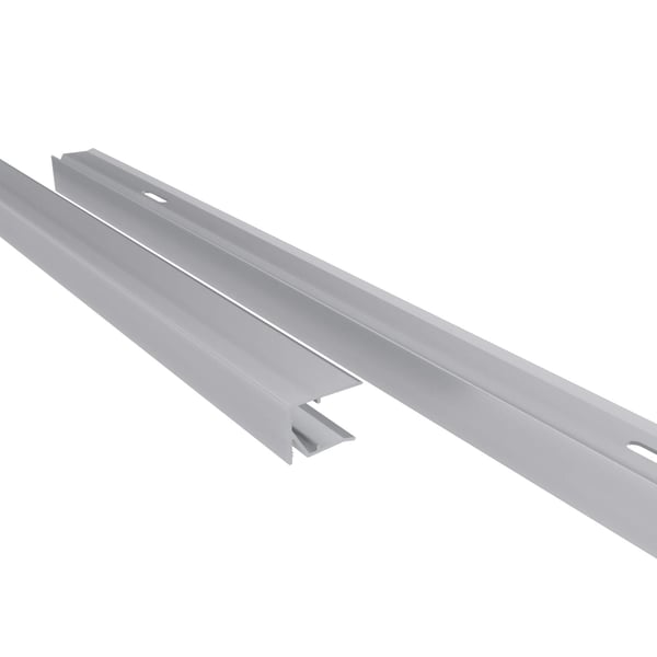 Abschlussprofil Unterseite 16 mm aus blankem Aluminium, zwei Profile schraeg von oben