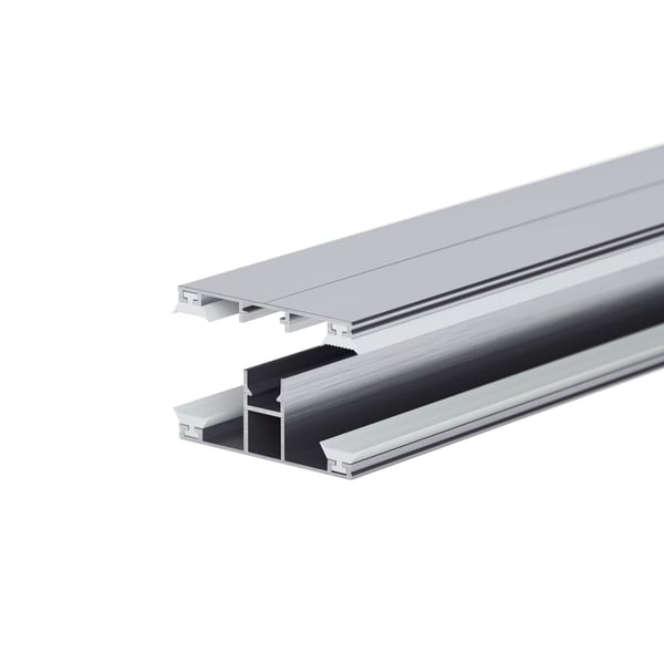 DUO Mittelprofil 16 mm aus blankem Aluminium, schraeg von unten mit sichtbaren Kammern und Dichtungen