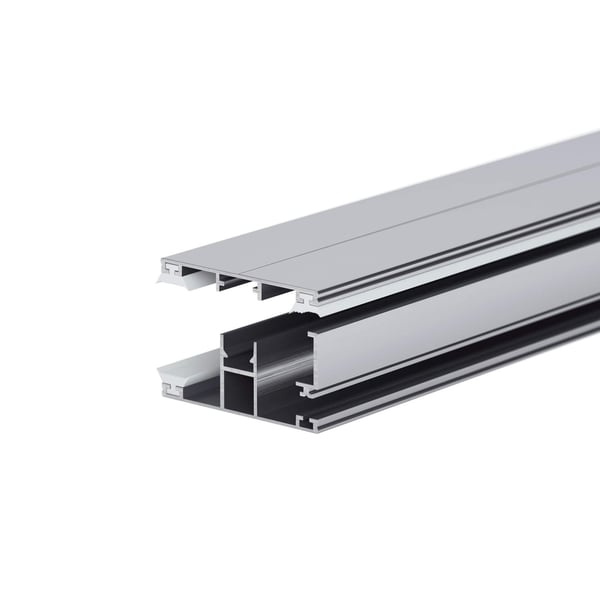 DUO Randprofil 16 mm aus blankem Aluminium, schraeg von unten, mit sichtbarer Kammerstruktur