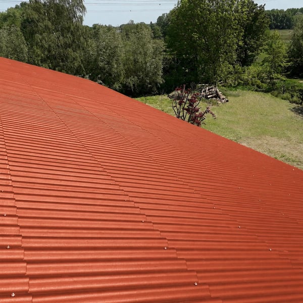 Dachfläche mit Faserzement Wellplatten Europa Profil 6 in Ziegelrot, 6,50 mm, mit leichter Struktur