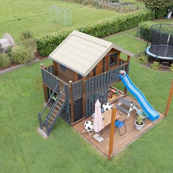 Spielhaus mit Dach aus Firstblech flach Reinweiß RAL 9010 Stahl 0,50 mm