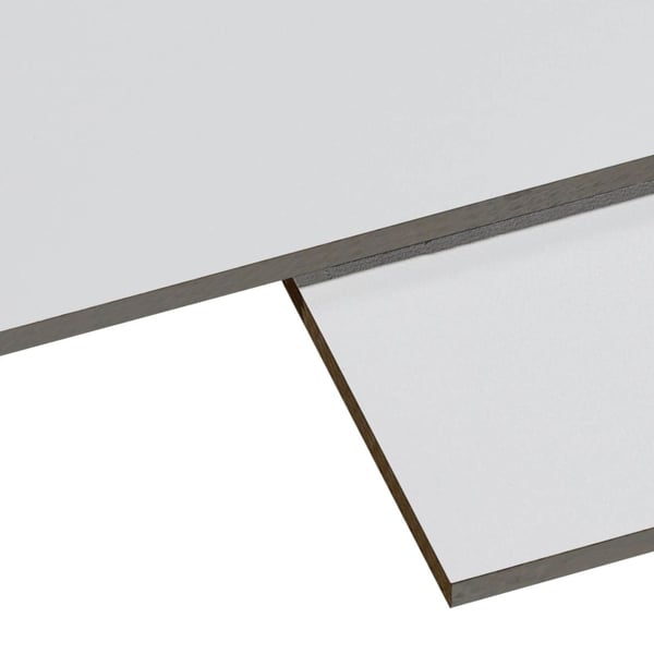 Detailansicht der Kanten von zwei Scobalit HPL Platten 6 mm, Lichtgrau