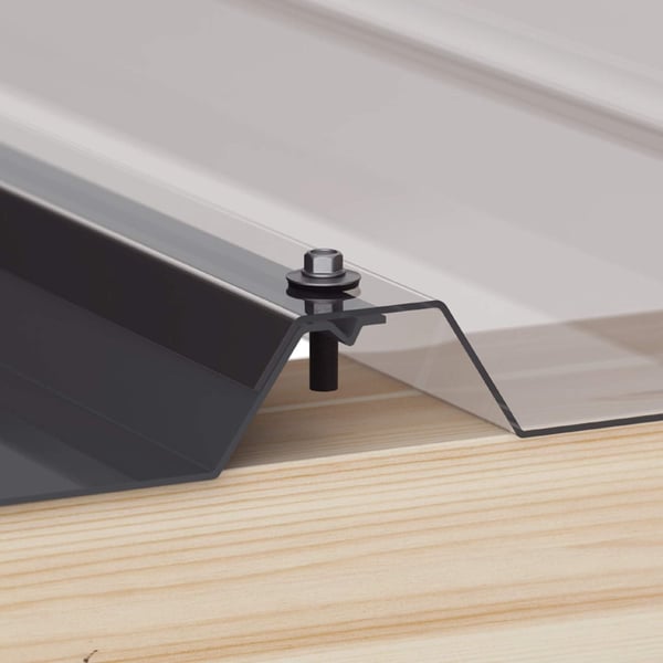 Master-Plug Schraube montiert auf Trapezblech und Lichtplatte mit Holzunterkonstruktion
