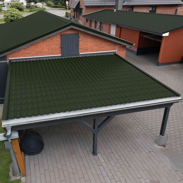 Pfannenblech 2/1060 Chromoxidgrün auf einem Carportdach, Anwendungsbeispiel