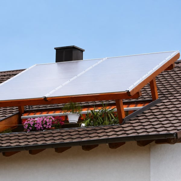 Polycarbonat Doppelstegplatten 10 mm klar als Carport-Dach auf brauner Holzkonstruktion