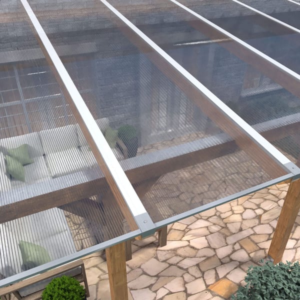 Verlegte Polycarbonat Stegplatten 16 mm klar auf einer Terrassenueberdachung